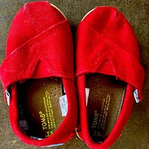 Tom’s baby shoes